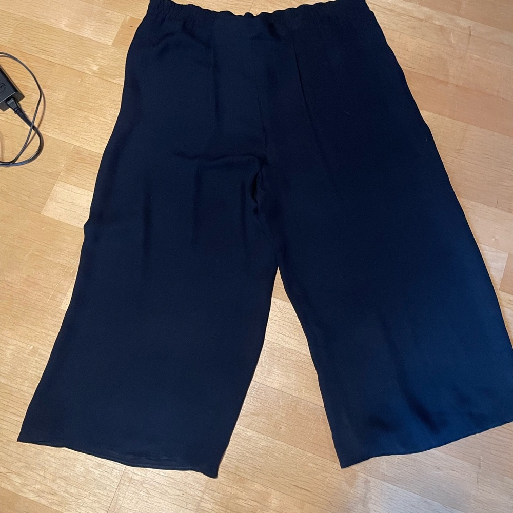 35. Peter Nygard Navy 100% Silk Wide Leg Capris